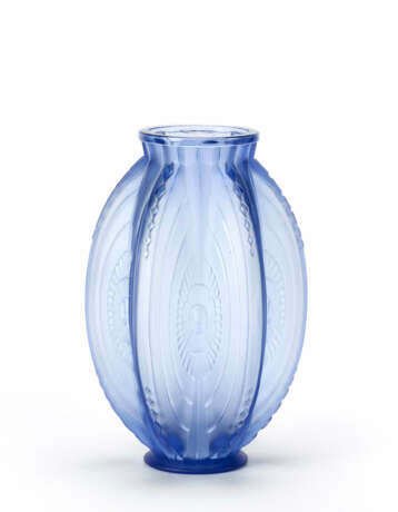 Vase in transparent blue glass blown in mold with geometric and floral decorations stylized with large ribs - фото 1