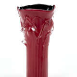 Vase in very dark and brown amethyst incamiciato glass with heat-applied filaments - Foto 1