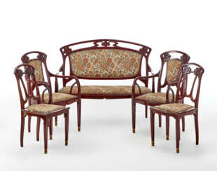 Living room composed of two chairs, two armchairs and a small sofa in solid wood carved with floral motifs, seats and backs quilted in floral fabric