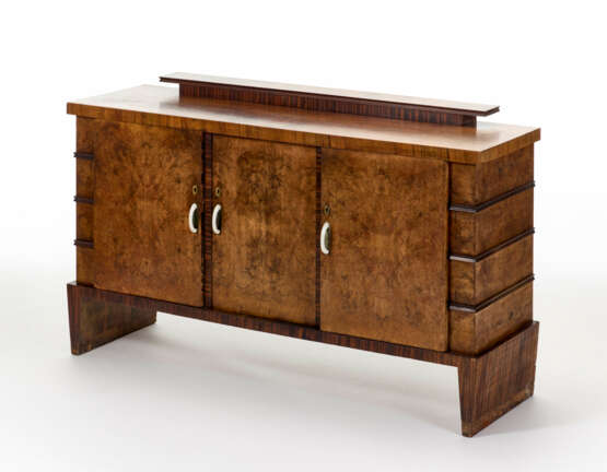 Controbuffet Novecento with bench base, body with three doors and sides with horizontal slats - photo 1