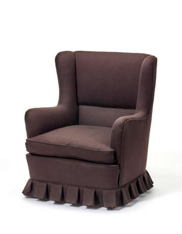 Upholstered armchair covered with anthracite-colored woolen cloth fabric, wooden feet - фото 1