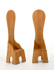 Deux fauteuils de la série "Meubles dans la Vallée"