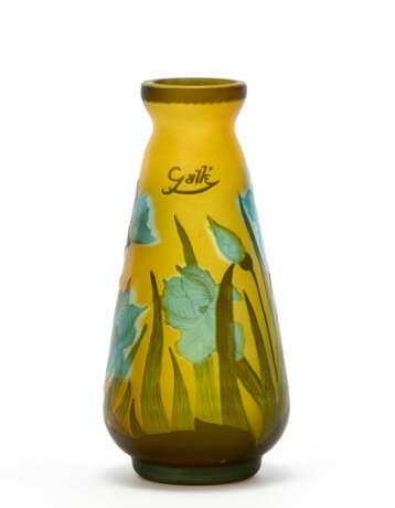 Cameo glass vase etched with acid in shades of amber and decorated with floral motif in shades of blue - фото 1