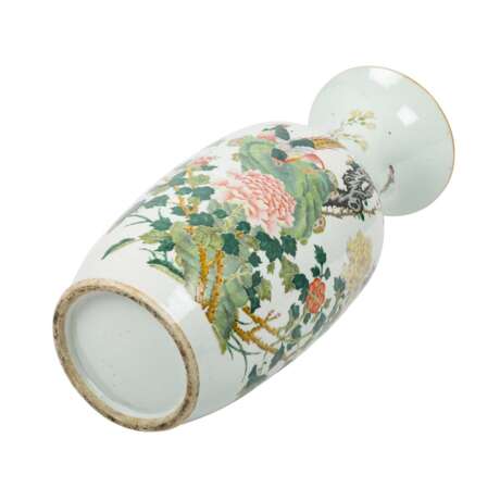 Vase aus Porzellan, CHINA, 19./20. Jh., - фото 5