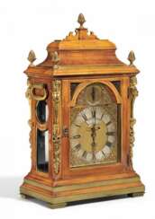 GEORGIAN BRACKET CLOCK MIT CARILLON. London. Um 1720-40. John Drury.