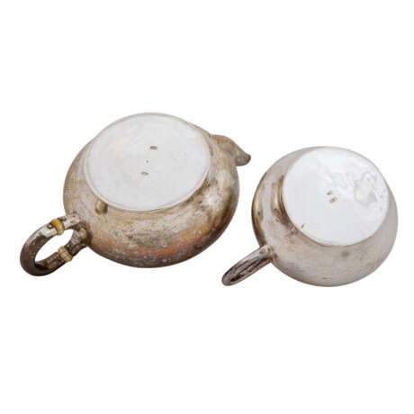 SCHWEIZ Teekännchen und Milchgießer, 875 Silber, nach 1815. - Foto 2