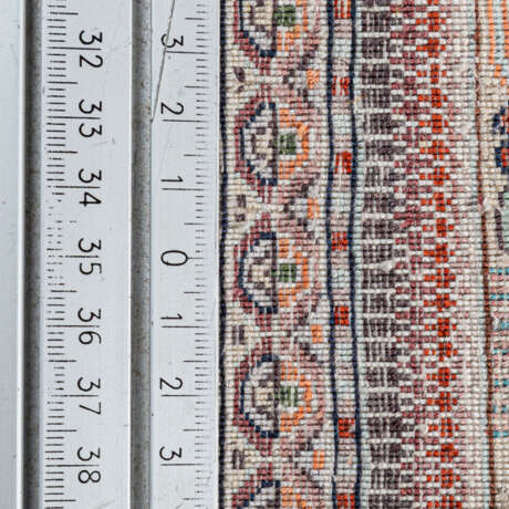 Orientteppich aus Seide. 20. Jh., 158x93 cm. - photo 4