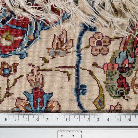 Orientteppich mit Seide. ISFAHAN/PERSIEN, 20. Jh., 158x110 cm. - Foto 2