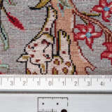 Orientteppich aus Seide. 20. Jh., 145x102 cm. - Foto 4
