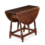A WILLIAM AND MARY CHERRYWOOD "BUTTERFLY" DROP-LEAF TABLE - фото 1