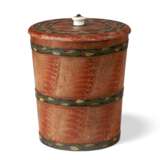 A PAINT-DECORATED LEHNWARE SUGAR BUCKET WITH MATCHING LID - фото 1