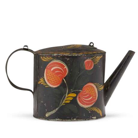 A BLACK-PAINTED TOLEWARE TEAPOT - фото 1