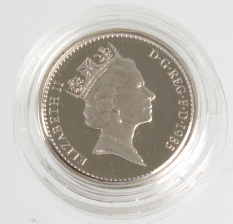 One Pound Elizabeth II 1985 - photo 1