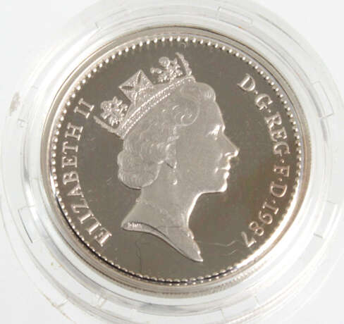 One Pound Elizabeth II 1987 - photo 1