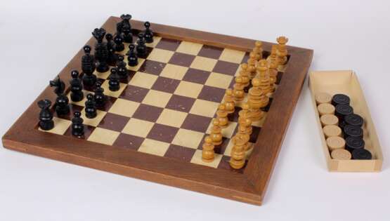 Schachspiel mit Dame und Mühle - Foto 1