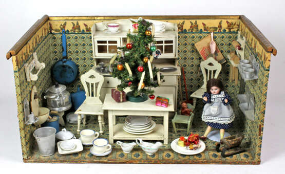 Puppenküche mit Weihnachtsbaum um 1910 - Foto 1