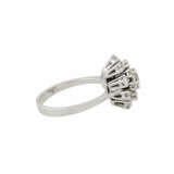 Ring mit 11 Brillanten umd 10 Achtkantdiamanten zus. ca. 1,07 ct, - Foto 3