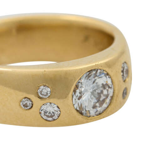 Ring mit Brillant von ca. 0,62 ct und weiteren 6 Brillanten zus. ca. 0,14 ct, - Foto 5