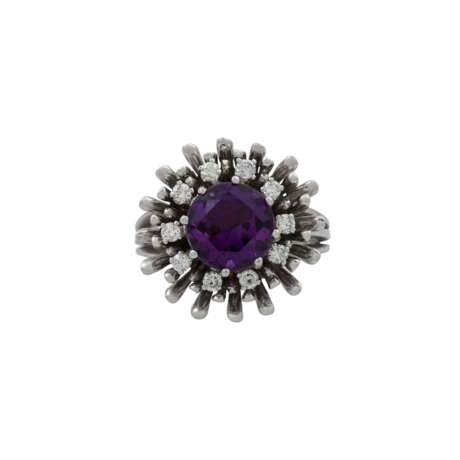 Ring mit Amethyst und Brillanten zus. ca. 0,3 ct - Foto 2