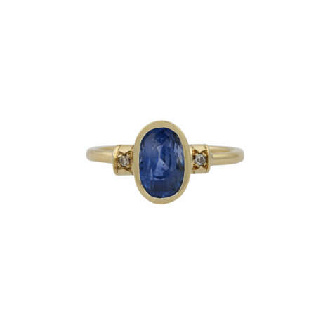 Ring mit oval facettiertem Saphir von ca. 2,1 ct, - photo 2