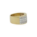 Ring mit 48 Diamanten im Prinzessschliff zus. ca. 3,3 ct, - photo 3