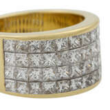 Ring mit 48 Diamanten im Prinzessschliff zus. ca. 3,3 ct, - photo 5