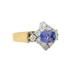 Ring mit ovalem Tansanit 0,6 ct und Brillanten zus. ca. 0,36 ct