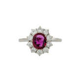 Ring mit Rubin ca. 0,80 ct und 10 Brillanten zus. ca. 0,80 ct, - photo 2