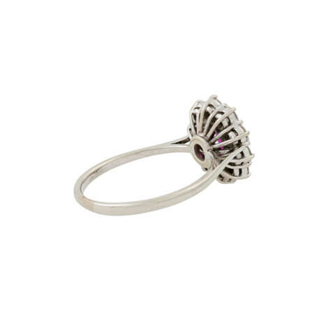 Ring mit Rubin ca. 0,80 ct und 10 Brillanten zus. ca. 0,80 ct, - Foto 3