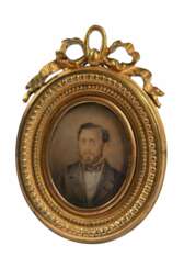 Александровский, И.Ф. Автопортрет. 1880-е. Раскрашенная фотография. 4 см (овал); рамка 8 см.