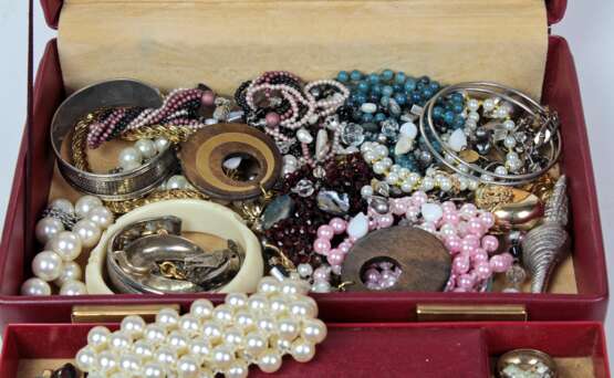 Modeschmuck im Schmucketui - photo 3