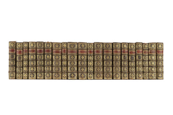 BINDING - Una serie di volumi in eleganti legature uniformi in pelle del XVII secolo con i dorsi decorati in oro e il titolo su etichetta rossa (minimi difetti). Paris: Guilleume Desprez, 1690-93 circa.  - фото 1
