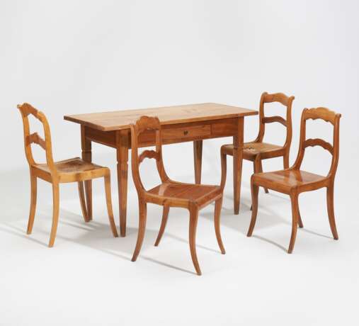 Biedermeier Tisch und vier Stühle - Foto 1