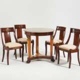 Ensemble von 4 Stühlen und rundem Tisch - photo 1