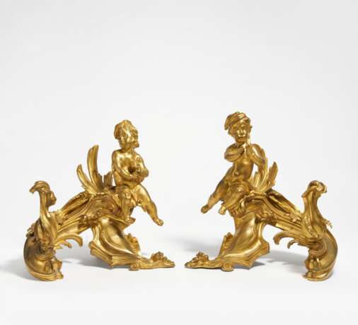 Pair of large andirons with putti with instruments Style Louis XV - Foto 1