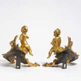 Pair of large andirons with putti with instruments Style Louis XV - Foto 2
