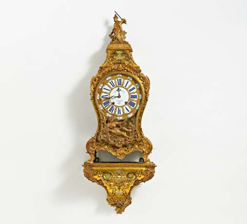Louis XV Boulle pendulum clock on console made of brass and tortoiseshell - photo 1