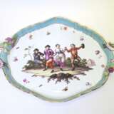 Large porcelain platter with genre scene - фото 2