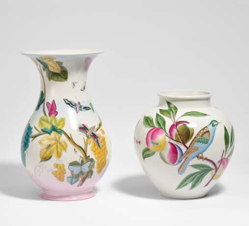 Paar Vasen mit Früchten, Vogel- und Insektendekor - фото 1