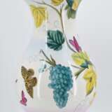 Paar Vasen mit Früchten, Vogel- und Insektendekor - фото 2