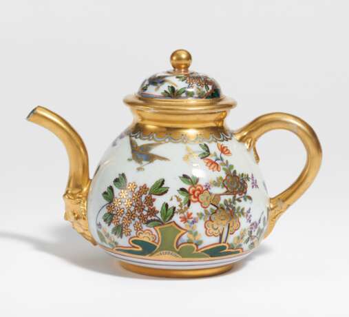 Porcelain tea pot with Kakiemon decor - photo 5