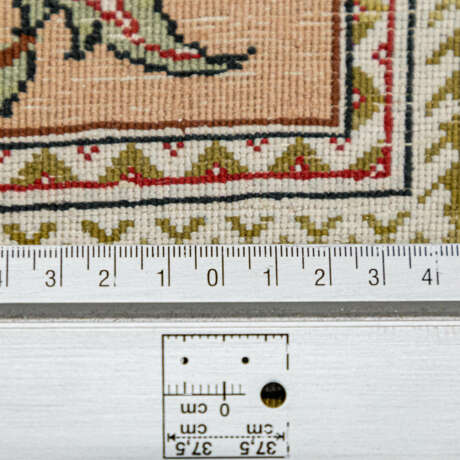 Orientteppich aus Seide. GHOM/PERSIEN, 20. Jh., 160x107 cm. - Foto 4