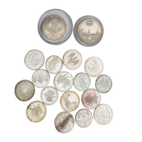 Konvolut Münzen & Repliken von Talern - фото 2