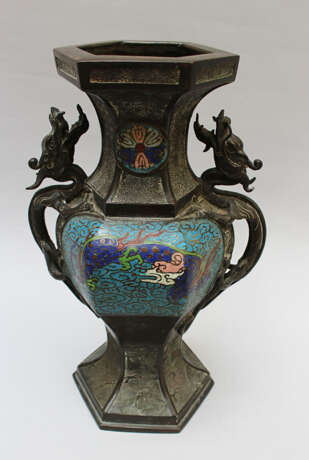 Chinese Cloisone Vase - фото 1