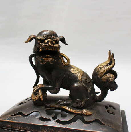Chinese  Bronze Fo Lion - photo 3