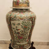 Pair of Cantonese Familie Verte Guardian Vases - photo 2