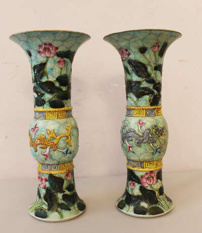 Pair of chinese porcelain vases - photo 1