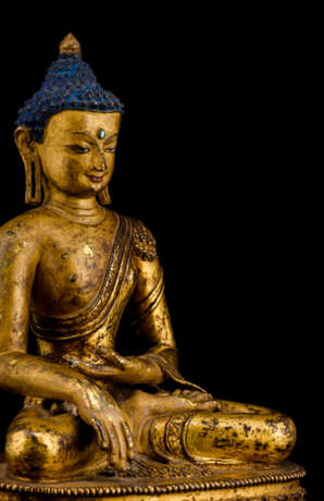 Feine feuervergoldete Bronze des Buddha Shakyamuni - фото 2