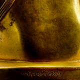 Seltene und feine Bronze des Buddha Dhanashri (tib. Nor dpal) - Foto 3