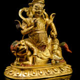 Feuervergoldete Bronze des Vaishravana auf einem Löwen - фото 2